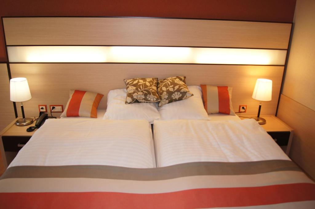 Hotel Lacotel Avenches Rum bild