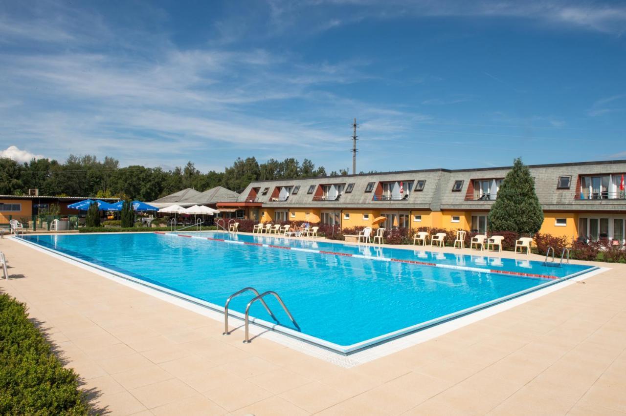 Hotel Lacotel Avenches Exteriör bild